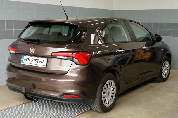 Fiat Tipo хэтчбек (5 дверей) с 2015 года - установка фаркопа (AUTO-HAK)