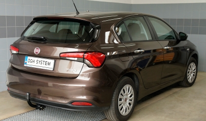 Fiat Tipo hatchback (5 drzwi) od 2015 roku - montaż haka holowniczego (AUTO-HAK)