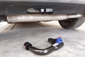 Opel Mokka 2012-2016 - montaż haka holowniczego i wiązki elektrycznej