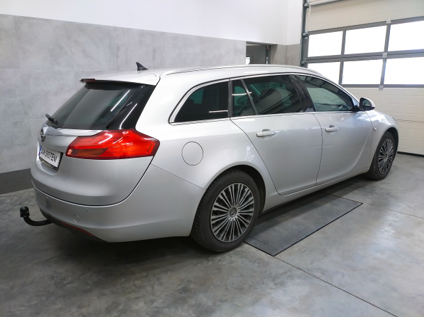 Opel Insignia A Sports Tourer 2009-2017 - montaż haka holowniczego i wiązki elektrycznej