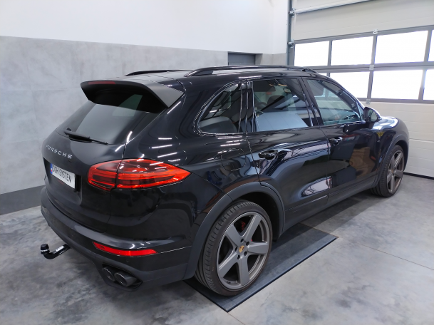 Porsche Cayenne 2010-2017 - montaż haka holowniczego i wiązki elektrycznej