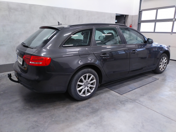 Audi A4 B8 8K Avant Kombi 2008-2015 - montaż haka holowniczego i wiązki elektrycznej