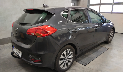 Kia Cee'd JD Hatchback 2012-2018 - montaż haka holowniczego i wiązki elektrycznej