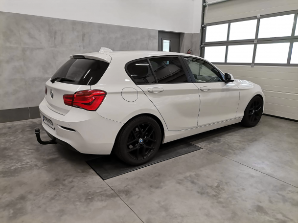 BMW Seria 1 F20 F21 Hatchback 2014-2019 - montaż haka holowniczego i wiązki elektrycznej