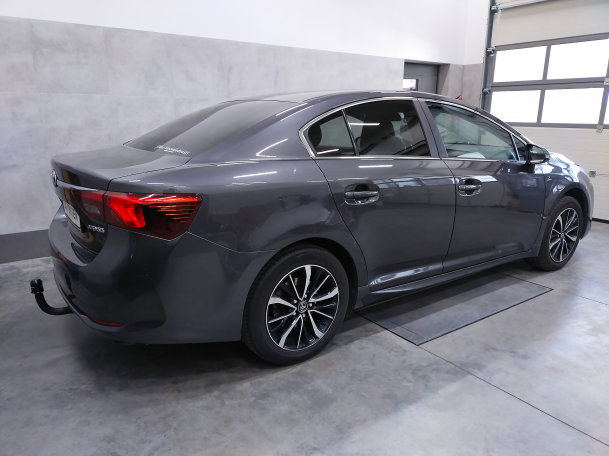 Toyota Avensis T27 III Sedan 2009-2018 - montaż haka holowniczego i wiązki elektrycznej Słupsk