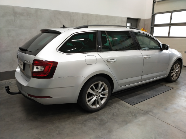 Skoda Octavia III Kombi 2013-2020 - montaż haka holowniczego i wiązki elektrycznej