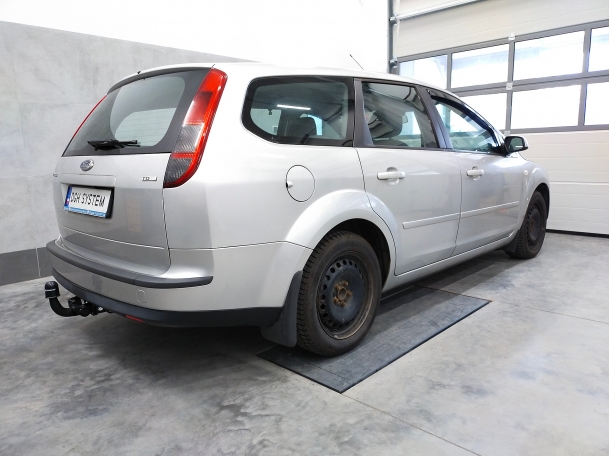 Ford Focus II Kombi 2005-2008 - montaż haka holowniczego i wiązki elektrycznej