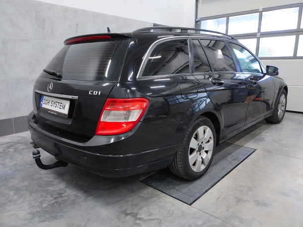 Mercedes-Benz S 204 Kombi C-Klasa - montaż haka holowniczego i wiązki elektrycznej