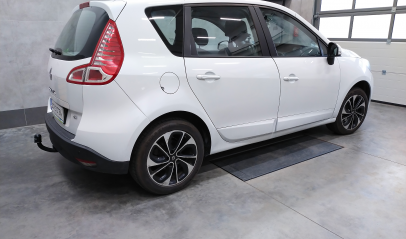 Renault Scenic III 2009-2016 - montaż haka holowniczego i wiązki elektrycznej