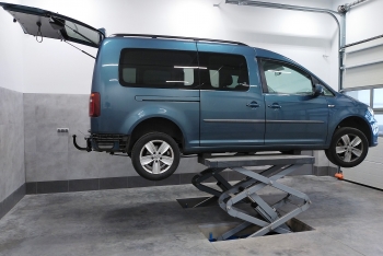 VW Caddy IV - montaż haka holowniczego i wiązki elektrycznej