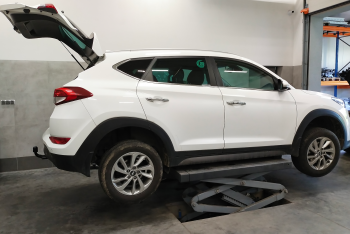 Hyundai Tucson TL 2015-08.2018 - montaż haka holowniczego i wiązki elektrycznej