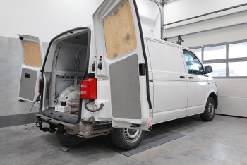 VW Transporter T6 - montaż haka holowniczego i wiązki elektrycznej Słupsk woj. Pomorskie