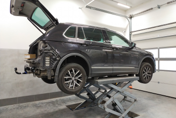 Volkswagen Tiguan AD1 II od 05.2016 - montaż haka holowniczego i wiązki elektrycznej