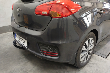Kia Cee'd JD Hatchback 2012-2018 - montaż haka holowniczego i wiązki elektrycznej