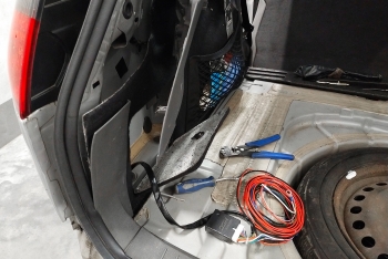 Ford Focus II Kombi 2005-2008 - montaż haka holowniczego i wiązki elektrycznej