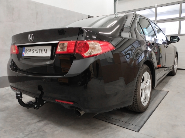 Honda Accord VIII Sedan - montaż haka holowniczego i wiązki elektrycznej