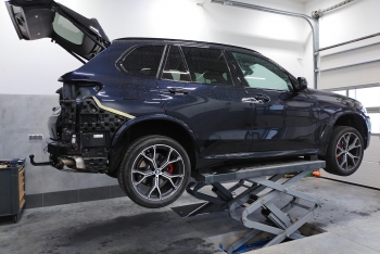 BMW X5 (G05) od 2018 - montaż haka holowniczego i wiązki elektrycznej